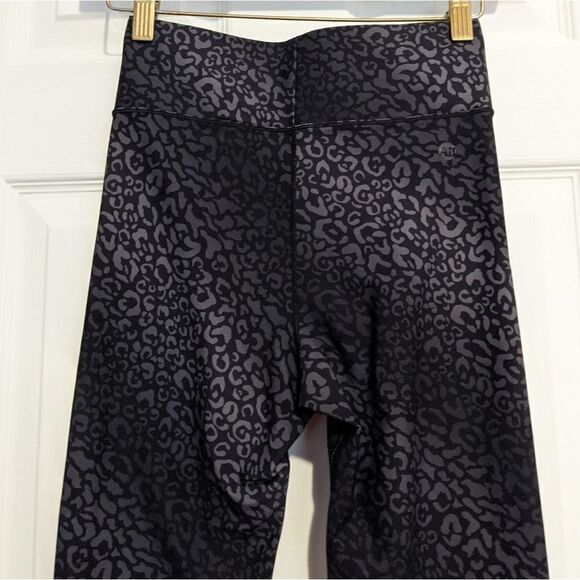 All Access Audio Leggings Snow Leopard Multi - Picture 8 of 8